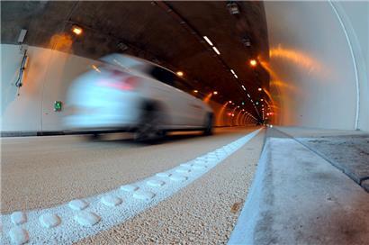 In den Tunneln auf der A7 wird bald kontrolliert, ob auch wirklich nur 90 gefahren wird
