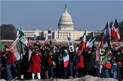 Tausende Menschen protestieren in den USA gegen das iranische Regime bei einer großen Demonstration am Wochenende