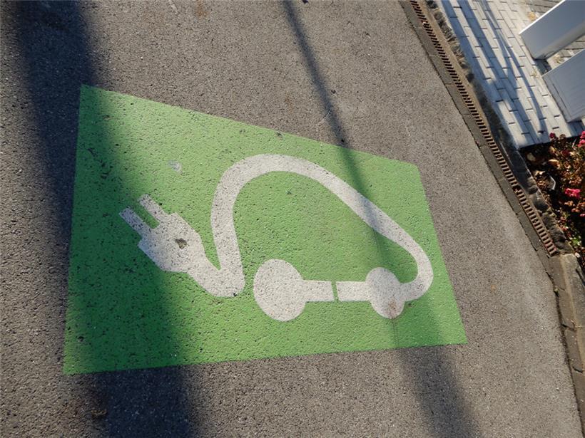 In den letzten beiden Monaten des Jahres lag die Zahl der Neuanmeldungen von Elektroautos über der von Dieselautos
