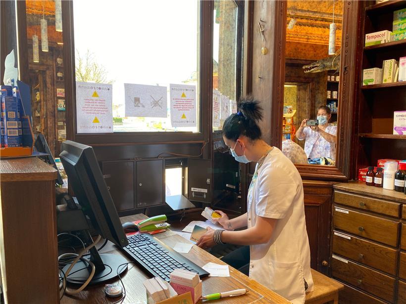 In der Apotheke geht alles seinen gewohnten Gang – nur die Kunden fehlen