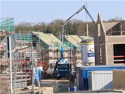 Baustelle der Cité „An der Schmëtt“ mit 164 neuen Wohneinheiten im modernen Wohnungsbau