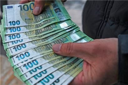 In der Europäischen Union lag das Durchschnittsgehalt im Jahr 2023 bei 37.863 Euro
