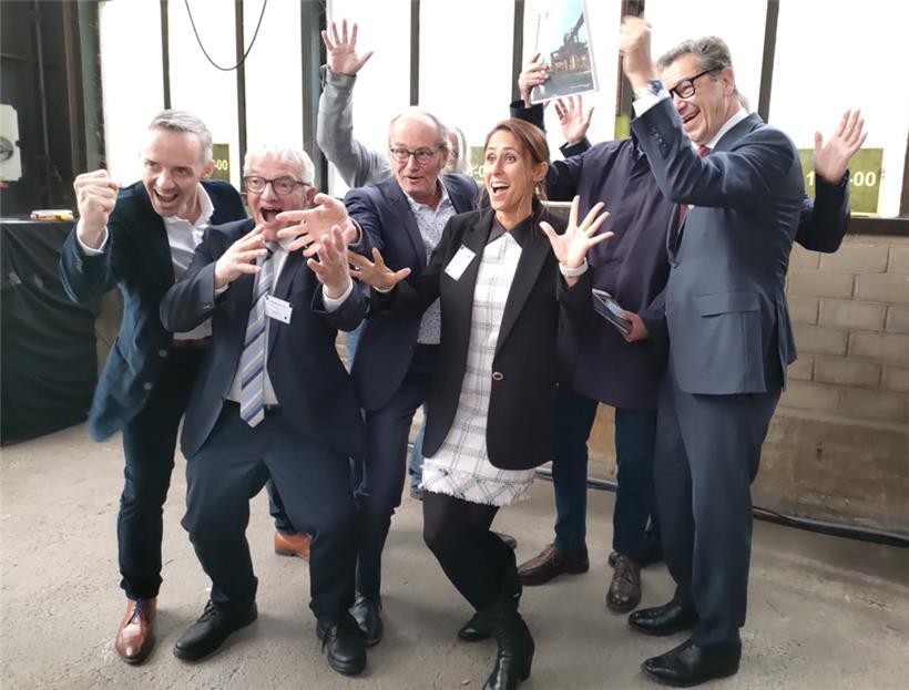In der Fotobooth (v.l.n.r.): die Bürgermeister Georges Mischo und Paul Weimerskirch, Minister Claude Turmes, Agora-Präsidentin Marie-Josée Vidal und Agora-Vizepräsident Bruno Théret
