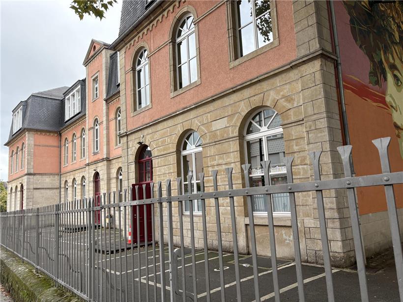 Feuchtigkeitsprobleme in der Groussgaass-Schule, Schöffe Meris Sehovic betont Kontrolle der Lage