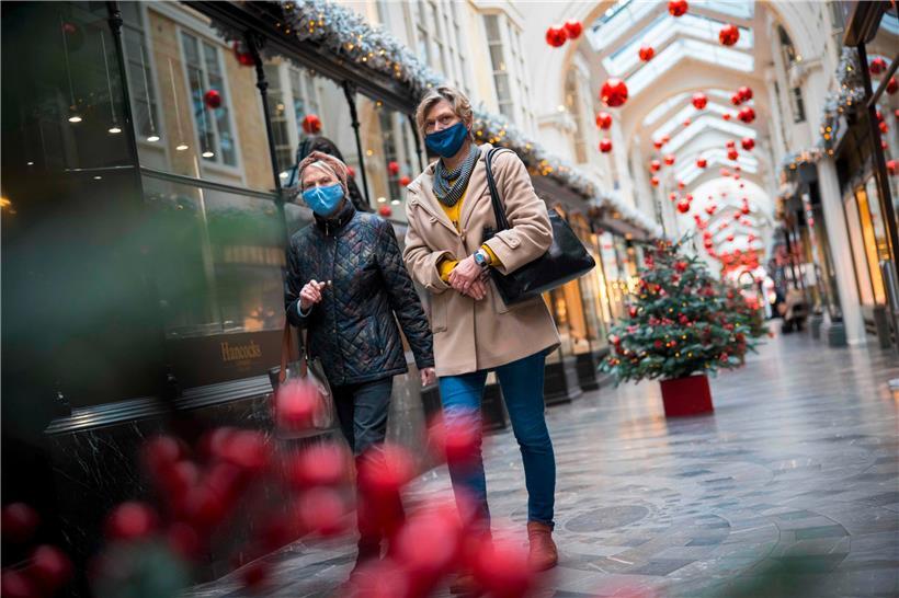 In der Londoner Innenstadt, wie hier in der Burlington Arcade, sind nur wenige Menschen unterwegs
