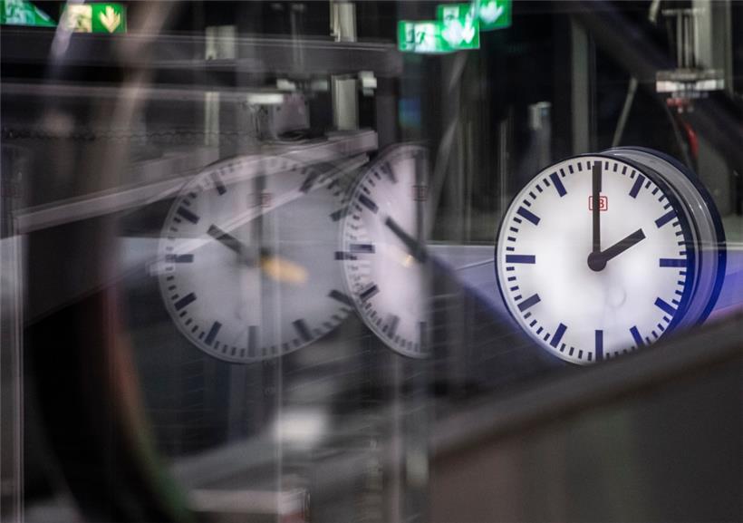 In der Nacht von Samstag auf Sonntag werden die Uhren wieder auf Sommerzeit umgestellt
