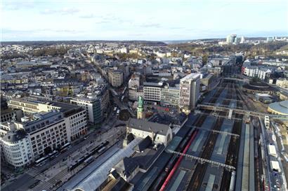 In der Umgebung rund um den Bahnhof werden im Sommer Konzerte unter freiem Himmel organisiert
