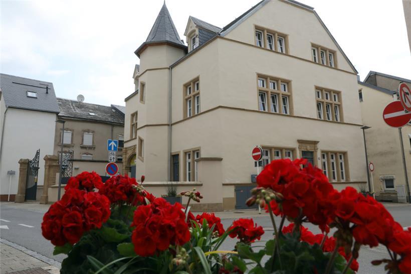 In der „Zéintscheier“, die seit 1975 der Gemeinde gehört, befindet sich heute da...