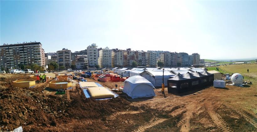 In der akuten Phase nach der Katastrophe waren die Einsatzkräfte des CGDIS am Aufbau eines Basislagers in Hatay beteiligt und haben dafür gesorgt, dass die technische Kommunikation dort funktioniert
