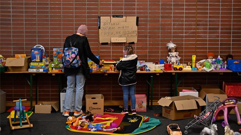 In der alten Sporthalle in Contern kann Spielzeug für die Kleinen mitgenommen we...