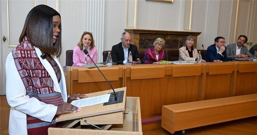 In der ersten Sitzung nach der Sommerpause hielt die neue Gemeinderätin ihre Ant...