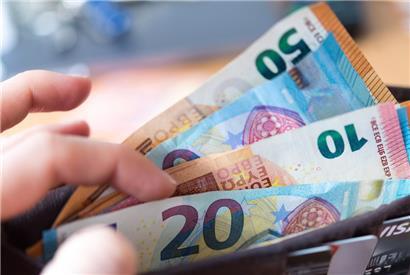 In der gesamten Eurozone lag das Durchschnittsgehalt im Jahr 2021 bei 37.506 Euro
