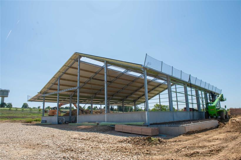 In die Halle soll neben Büro und Lager für die Maschinen ein Laden einziehen, wo...