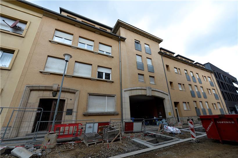 In diesem Haus in der rue de la Fontaine 9 soll die Obdachlosenunterkunft Abrisud in Zukunft unterkommen. Derzeit leben noch sieben Familien in dem Haus. Spätestens im September sollen sie alle von der Immobiliengesellschaft Tracol woanders untergebracht worden sein.
