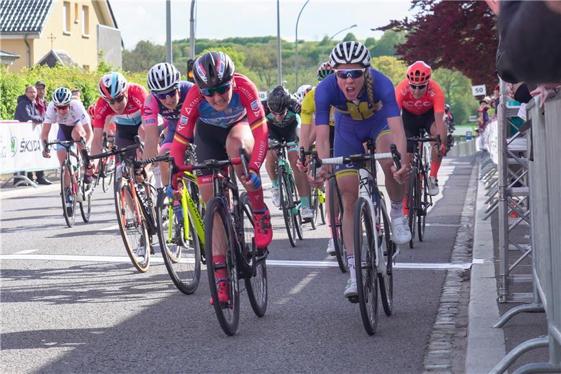 In diesem Jahr wird die Nachfolgerin von Lisa Brennauer (im Bild rechts) gesucht
