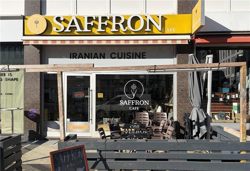 Menschen in Restaurant begrüßen USA- und Israel-Eingreifen, hoffen auf Freiheit und Demokratie im Iran