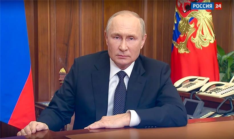 In diesem Standbild aus einem vom Pressedienst des russischen Präsidenten veröffentlichten Video wendet sich der russische Präsident Wladimir Putin am Mittwoch mit einer Rede an die Nation – knapp sieben Monate nach Beginn des Krieges gegen die Ukraine hat Russland eine Teilmobilmachung der eigenen Streitkräfte angeordnet 
