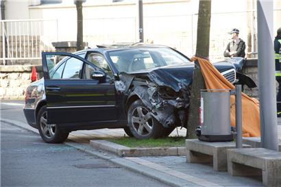 In diesem Wagen starb im April 2018 ein Mann aus den Niederlanden. Ein Polizist schoss auf das Auto, als dieses in Bonneweg mit hoher Geschwindigkeit auf ihn zufuhr. Der Fahrer wurde dabei tödlich verletzt.
