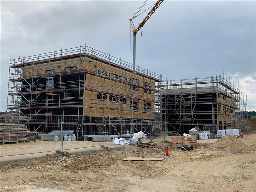 In diesen beiden Gebäuden sollen bis zu 66 Flüchtlinge ein provisorisches Zuhause finden
