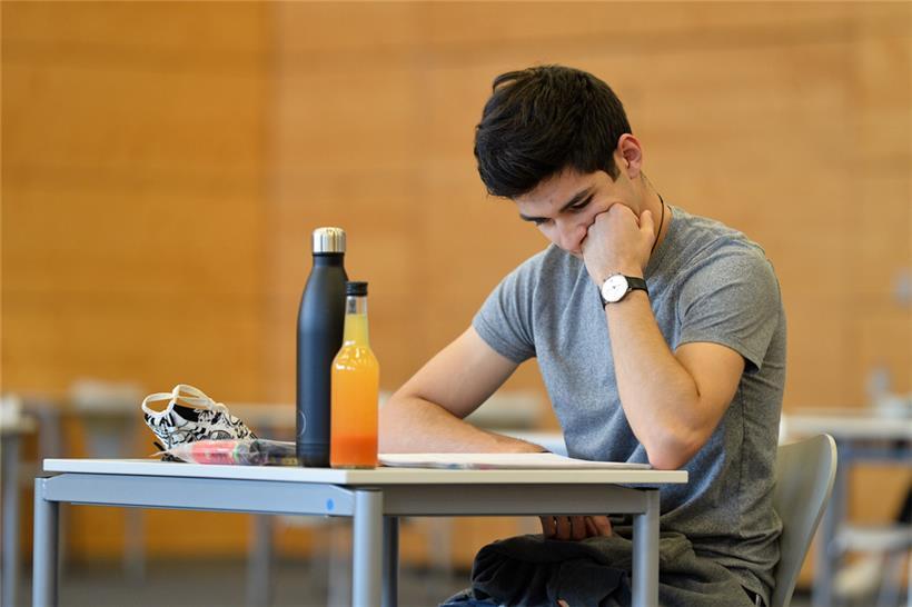 In einem Monat treten wieder tausende Schüler zu den zweiwöchigen „Premières-Examen“ an
