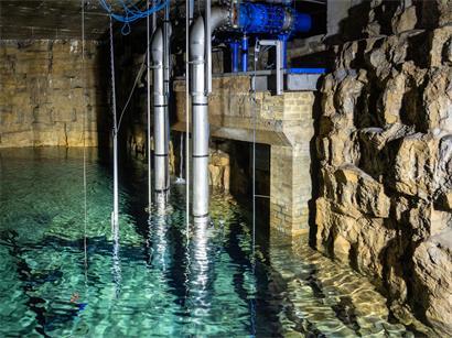 In einem Reservoir wird Wasser gesammelt – nach Monaten der Trockenheit sind die Speicher wieder halbwegs gefüllt