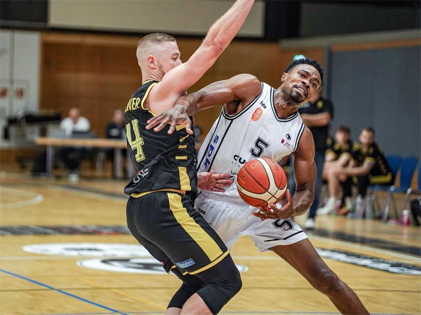 In einem hart umkämpften Spiel feierten Jimmie Taylor und der T71 in der zweiten Halbzeit ein beeindruckendes Comeback