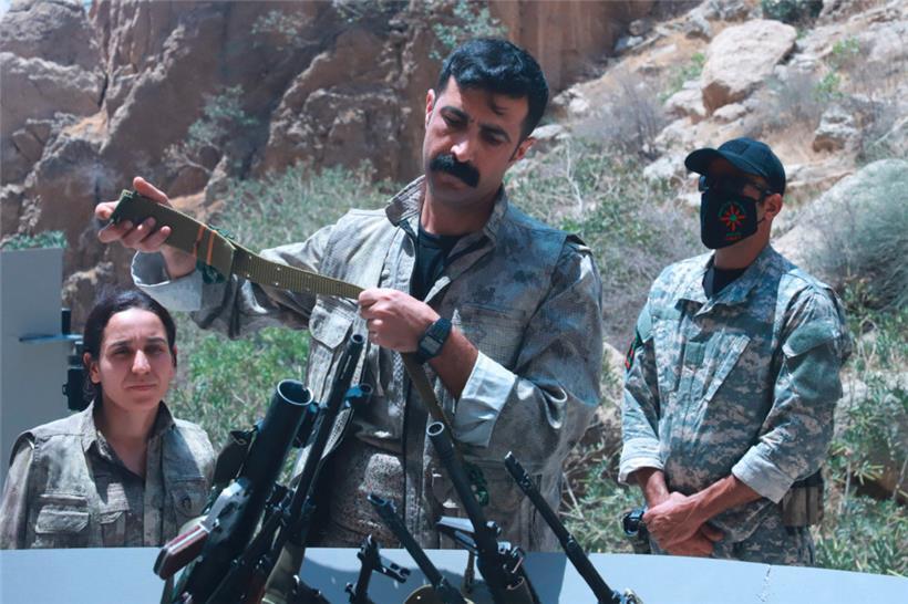 In einem symbolischen Akt verbrannten am vergangenen Freitag kurdische PKK-Kämpfer im Nordirak ihre Waffen
