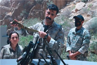 In einem symbolischen Akt verbrannten am vergangenen Freitag kurdische PKK-Kämpfer im Nordirak ihre Waffen
