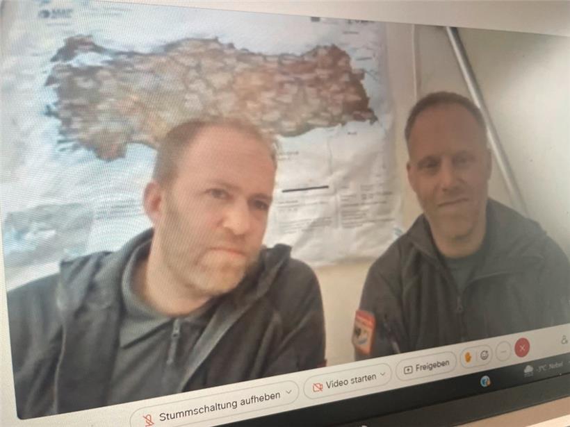 In einer Videokonferenz beantworteten die freiwilligen Helfer Joé Beckius (l.) und Alain Lang am Mittwochmorgen Fragen zu ihrem aktuellen Einsatz in der Türkei
