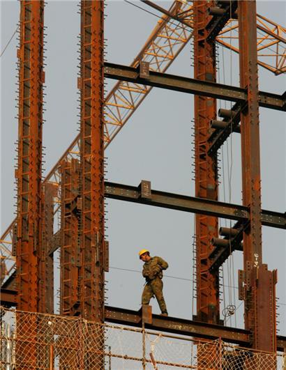 In fast allen Wirtschaftsbereichen wird derzeit händeringend nach Fachkräften gesucht
