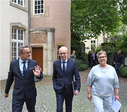 „In fünf Jahren soll sich jemand anderes drum kümmern.“ – Nein, das hat Xavier Bettel nicht gesagt. Aber passen würde es.
