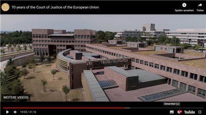 In gleich mehreren Sprachen liefert der Film Hintergründe über die 70-jährige Geschichte des EuGH 
