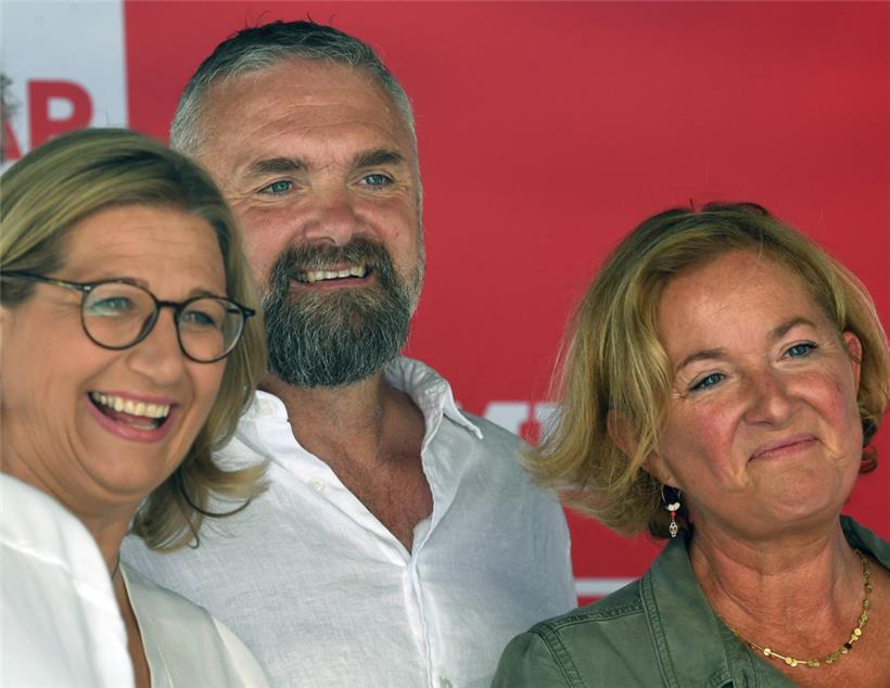 In guter Gesellschaft: Steve Faltz, Präsident der Escher LSAP-Sektion, mit Saarlands Ministerpräsidentin Anke Rehlinger (l.) und Luxemburgs Gesundheitsministerin Paulette Lenert 
