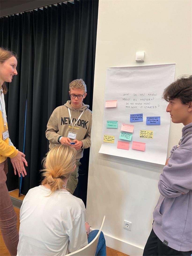 In kleinen Gruppen erarbeiteten die Schüler, was die EU für sie bedeutet
