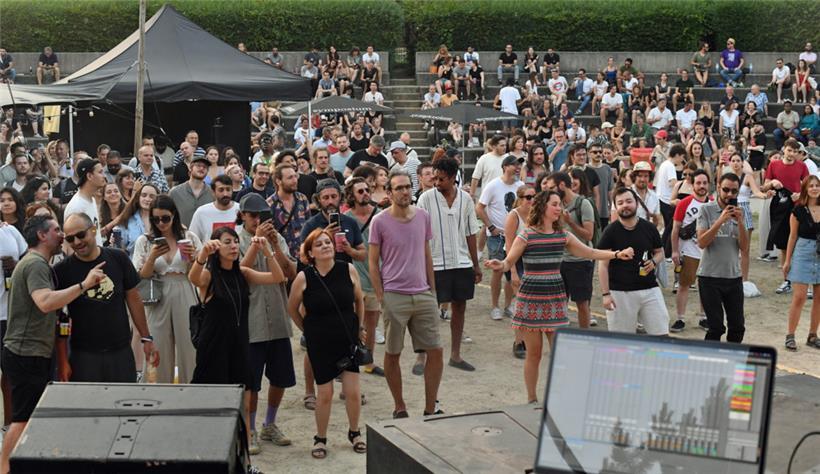 In lockerer Atmosphäre fand im Amphitheater in der Nähe des Schwimmbades auf Kirchberg in diesem Sommer unter anderem das „De Gudde Wëllen Open Air Festival“ statt
