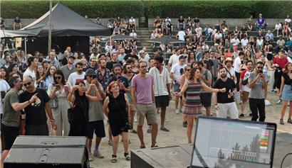 In lockerer Atmosphäre fand im Amphitheater in der Nähe des Schwimmbades auf Kirchberg in diesem Sommer unter anderem das „De Gudde Wëllen Open Air Festival“ statt
