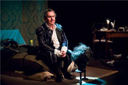In seinem Solospiel schlüpft Pip Utton in die Rolle des Stratforder Schauspielers, Dichters und Bühnenautors
