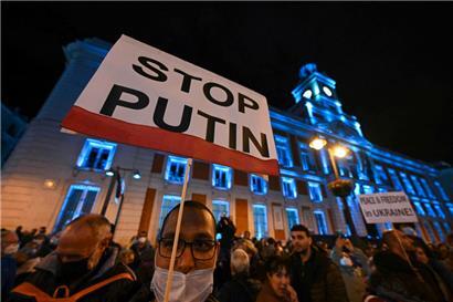 In vielen Ländern in Europa wird mittlerweile gegen Putin und seinen Krieg in der Ukraine demonstriert, in Russland sind solche Veranstaltungen verboten
