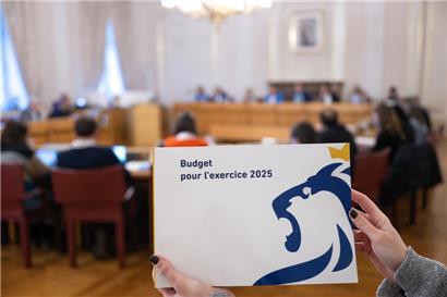 In welche Projekte und Vorhaben das Geld der Gemeinde Luxemburg im kommenden Jahr fließen soll, ist auf mehr als 400 Seiten festgehalten
