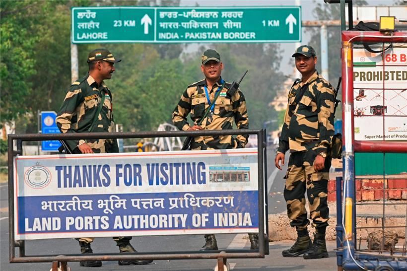 Indien und Pakistan beanspruchen den Kaschmir jeweils vollständig für sich selbst und haben bereits zwei Kriege um die Kontrolle der Bergregion geführt
