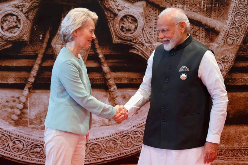 Indiens Premier Narendra Modi empfängt EU-Kommissionspräsidentin Ursula von der Leyen beim G20-Treffen in Neu-Delhi. Vermutlich nutzte Von der Leyen einen kommerziellen Flug, die Strecke ist zu weit für einen kleinen Privatjet.
