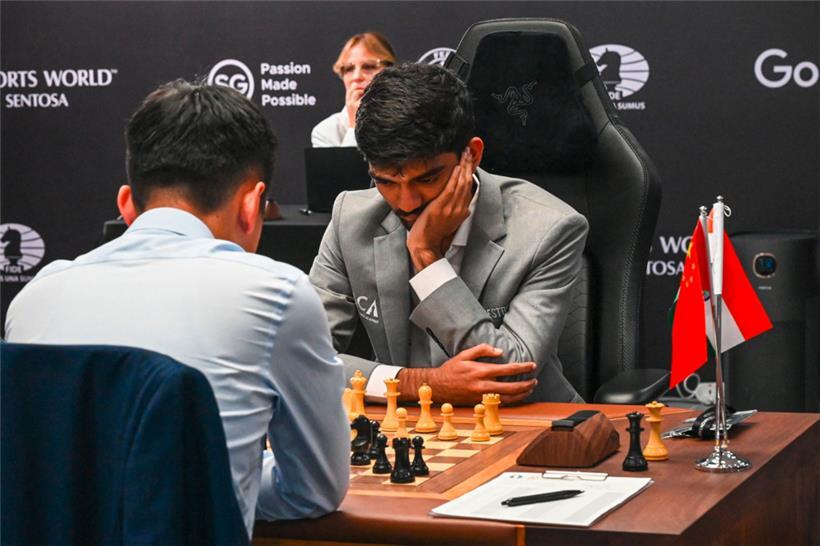 Indiens Schach-Wunderkind Gukesh Dommaraju (rechts) ist neuer Schach-Weltmeister
