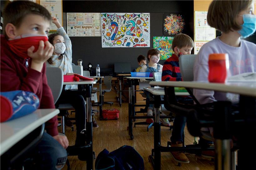 Infektionen rund um den Schulbetrieb können viele Facetten haben. Das Thema ist komplex und die positiven Fälle müssen auch dementsprechend relativiert werden. Auch nach der Analyse des Bildungsministeriums gibt es viele Unklarheiten.
