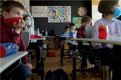 Infektionen rund um den Schulbetrieb können viele Facetten haben. Das Thema ist komplex und die positiven Fälle müssen auch dementsprechend relativiert werden. Auch nach der Analyse des Bildungsministeriums gibt es viele Unklarheiten.

