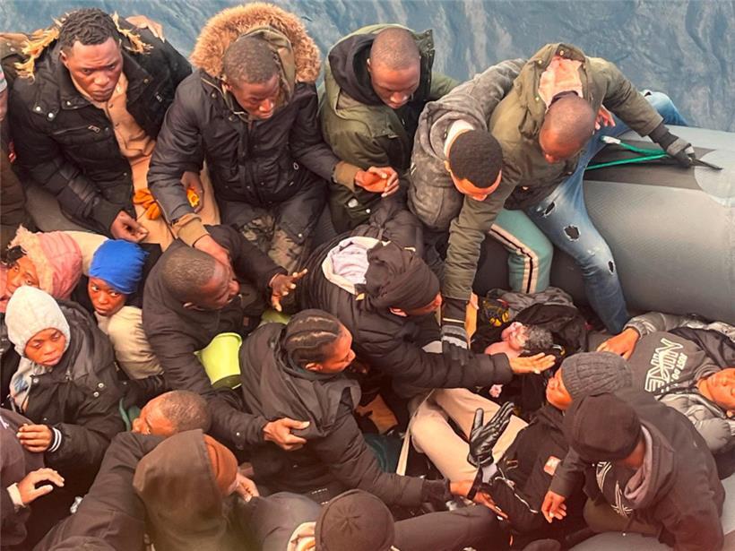 Inmitten der Überfahrt zur spanischen Kanareninsel Lanzarote brachte am 6. Januar eine Frau ein Kind zur Welt
