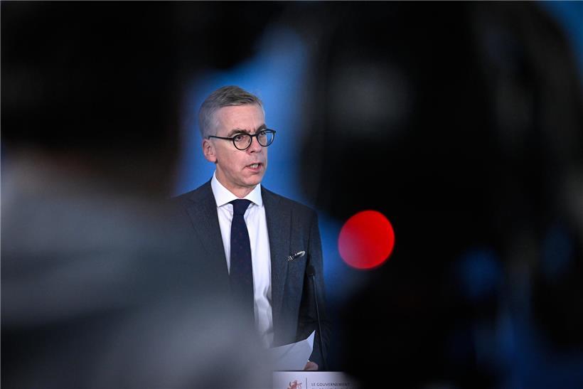 Innenminister Léon Gloden bei strenger Rede zu Law and Order Maßnahmen im Innenministerium