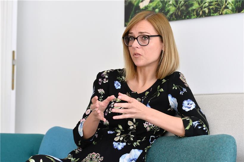 Innenministerin Taina Bofferding bestätigte, dass das CGDIS am Donnerstag damit begonnen hat, Masken an die Gemeinden zu liefern
