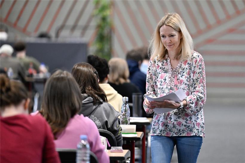 Insgesamt 1.603 Lehrkräfte begleiten die jungen Menschen bei der wichtigen Etapp...