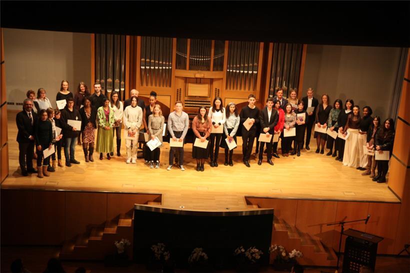 Insgesamt 299 Musikschüler konnten stolz ihre Diplome präsentieren
