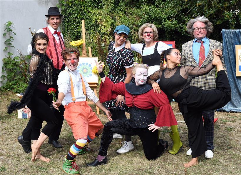 Insgesamt acht Artisten sorgten am vergangenen Sonntag im Garten des „Zirkusschapp“ für Show-Feeling – auch ohne Zirkuszelt
